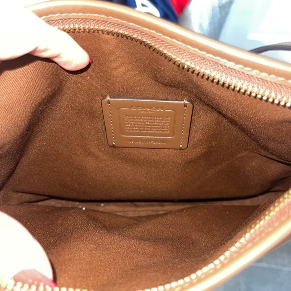 Coach crossbody purse - Picture 3 of 10